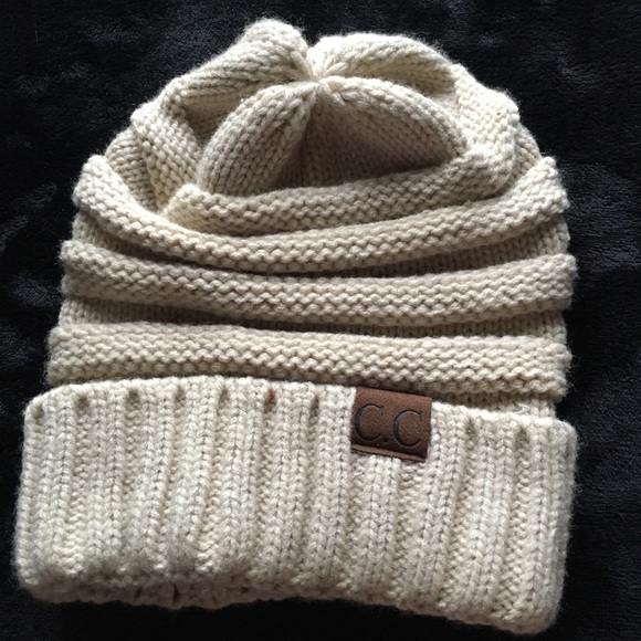 Creme beanie - Picture 1 of 1